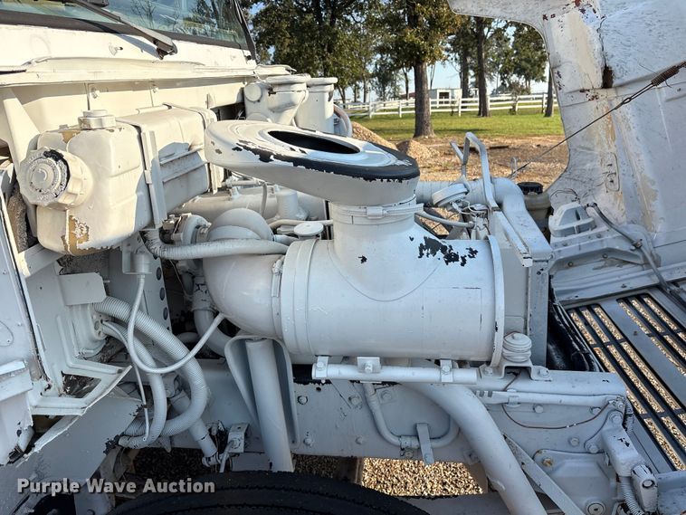 image for item DY0961 1989 Mack CS water truck