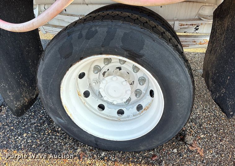 image for item DY0961 1989 Mack CS water truck