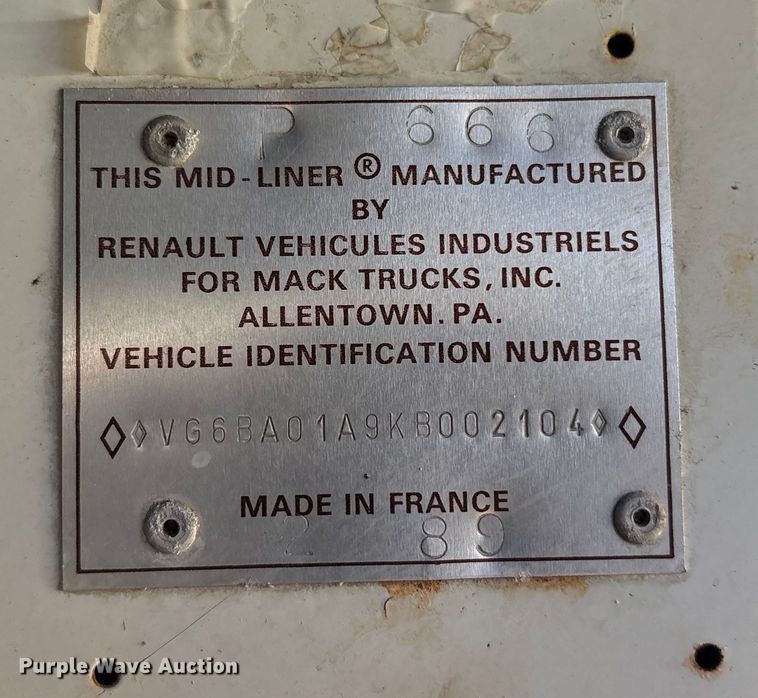 image for item DY0961 1989 Mack CS water truck