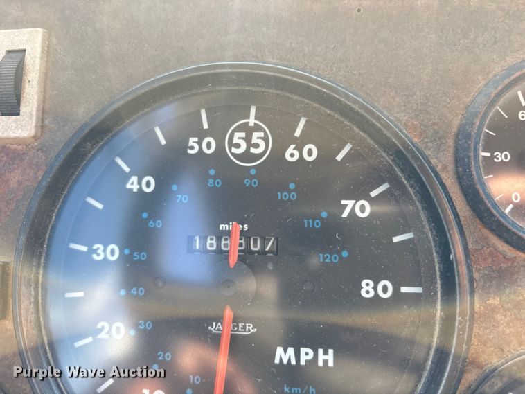 image for item DY0961 1989 Mack CS water truck