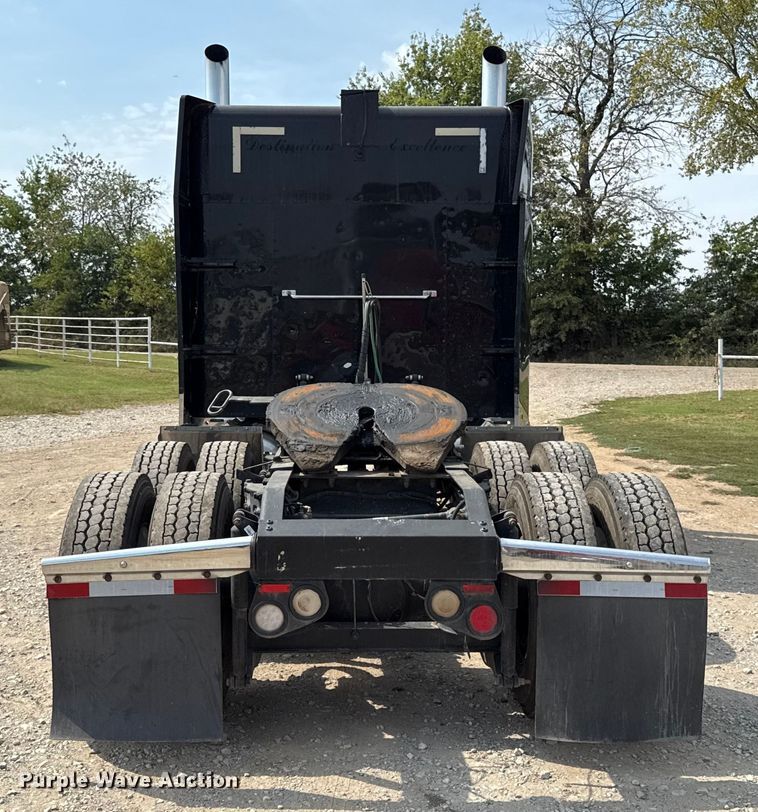 image for item DY8114 2006 Peterbilt 379 semi truck