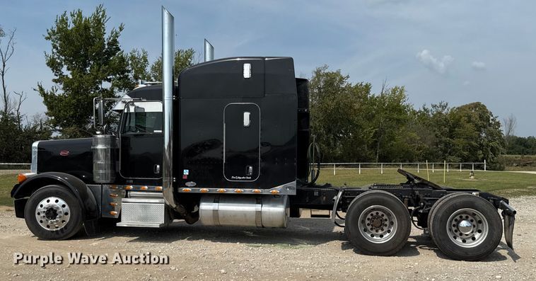 image for item DY8114 2006 Peterbilt 379 semi truck