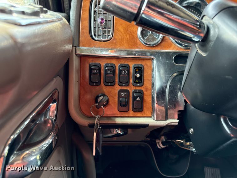 image for item DY8114 2006 Peterbilt 379 semi truck