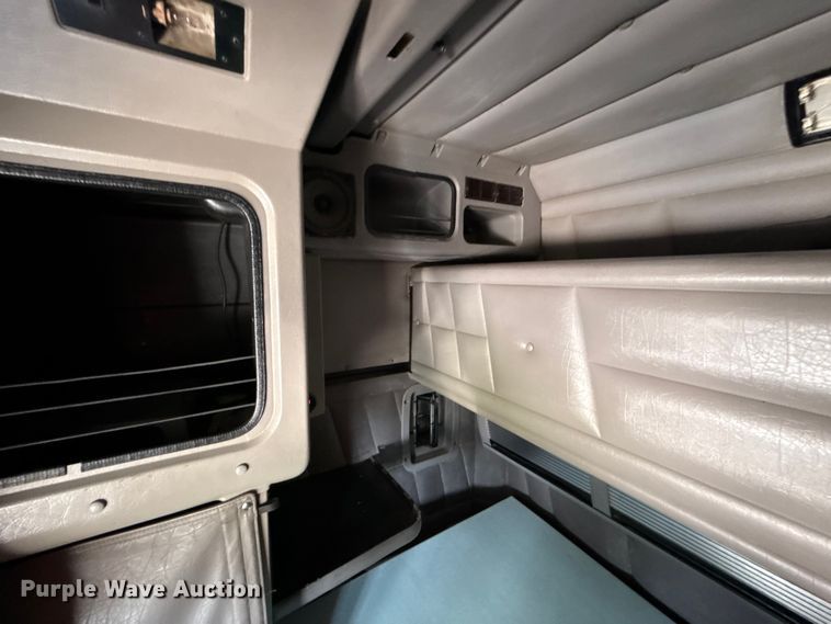 image for item DY8114 2006 Peterbilt 379 semi truck