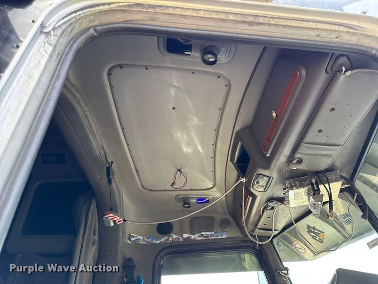 image for item DY8114 2006 Peterbilt 379 semi truck