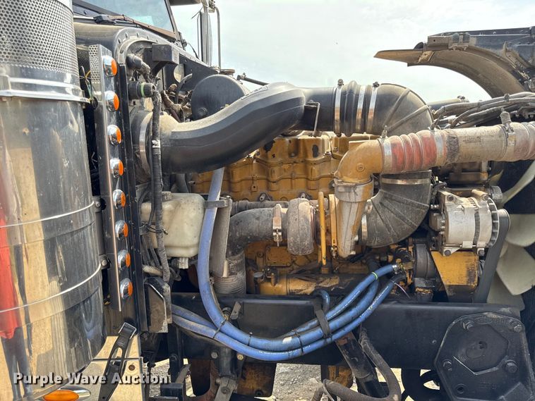 image for item DY8114 2006 Peterbilt 379 semi truck