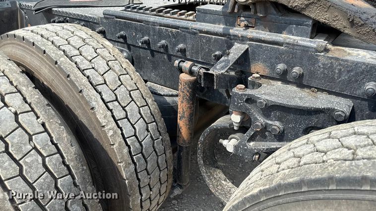 image for item DY8114 2006 Peterbilt 379 semi truck