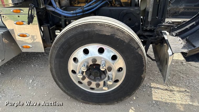 image for item DY8114 2006 Peterbilt 379 semi truck