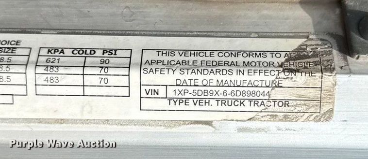 image for item DY8114 2006 Peterbilt 379 semi truck