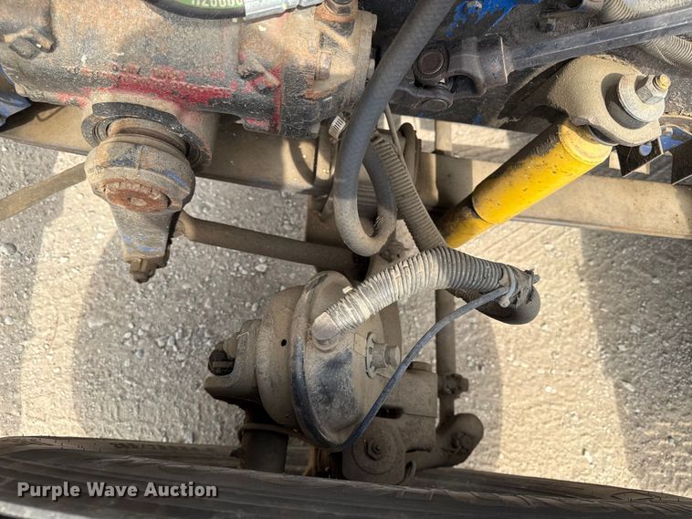 image for item DY8115 2001 International 9900i semi truck