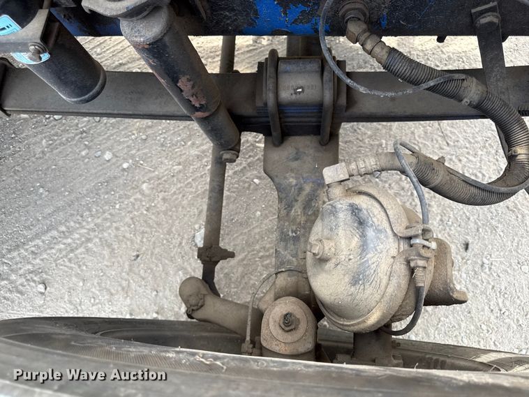 image for item DY8115 2001 International 9900i semi truck