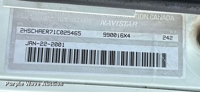 image for item DY8115 2001 International 9900i semi truck