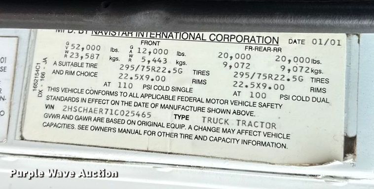 image for item DY8115 2001 International 9900i semi truck