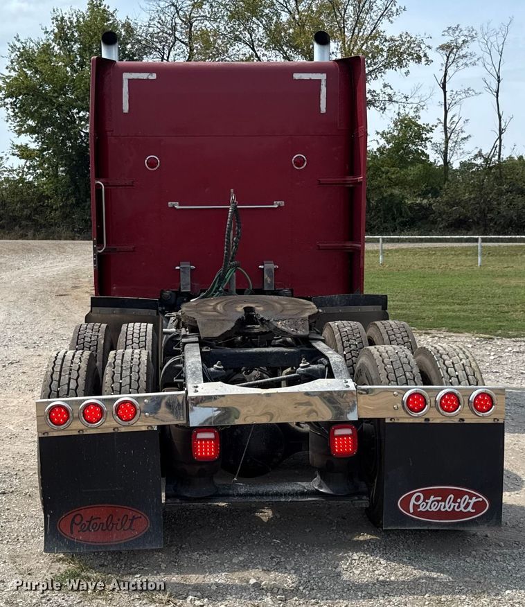 image for item DY8116 2000 Peterbilt 379 semi truck