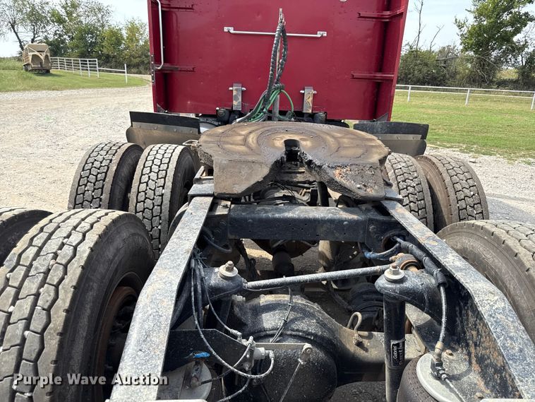 image for item DY8116 2000 Peterbilt 379 semi truck