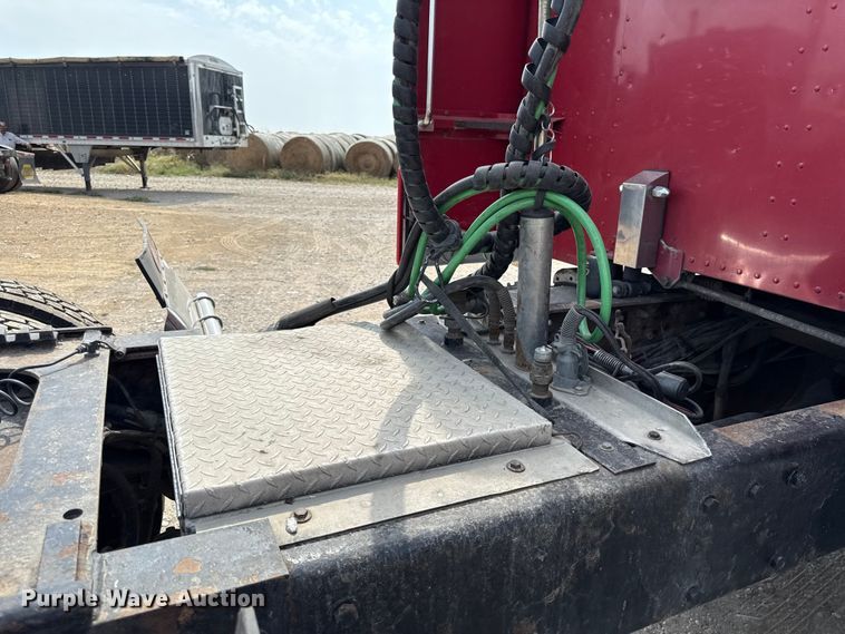 image for item DY8116 2000 Peterbilt 379 semi truck