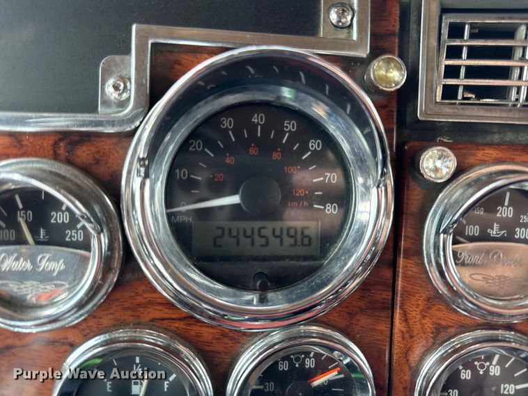 image for item DY8116 2000 Peterbilt 379 semi truck