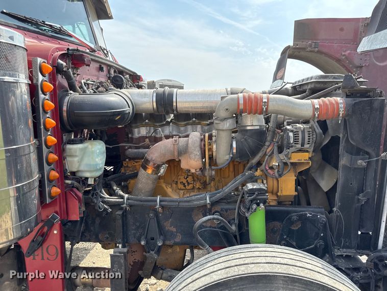 image for item DY8116 2000 Peterbilt 379 semi truck