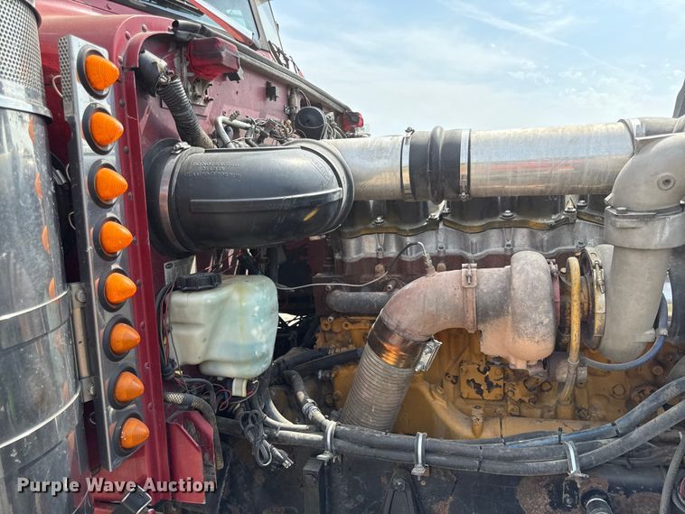 image for item DY8116 2000 Peterbilt 379 semi truck