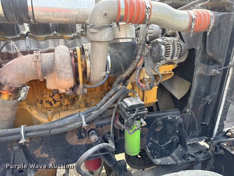 image for item DY8116 2000 Peterbilt 379 semi truck