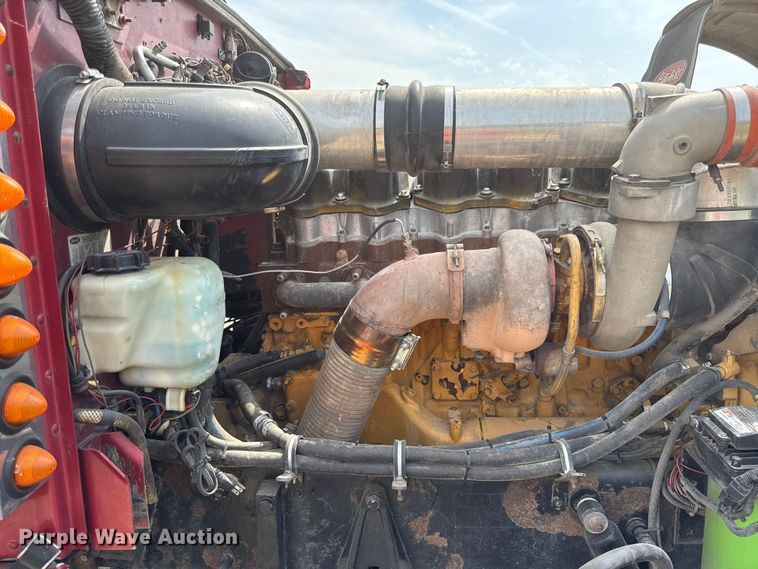 image for item DY8116 2000 Peterbilt 379 semi truck