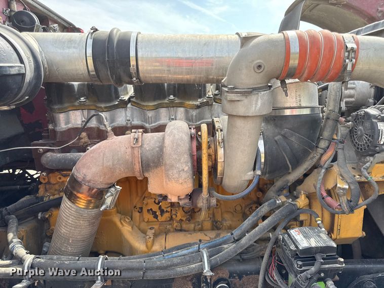 image for item DY8116 2000 Peterbilt 379 semi truck