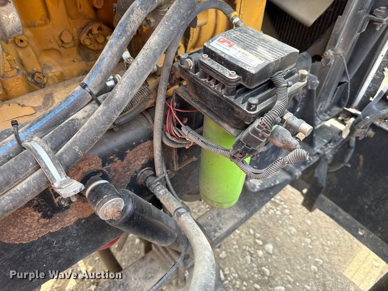 image for item DY8116 2000 Peterbilt 379 semi truck