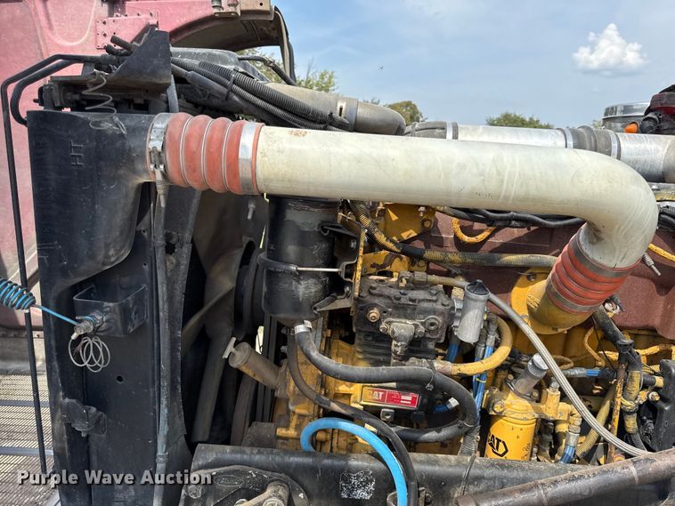 image for item DY8116 2000 Peterbilt 379 semi truck