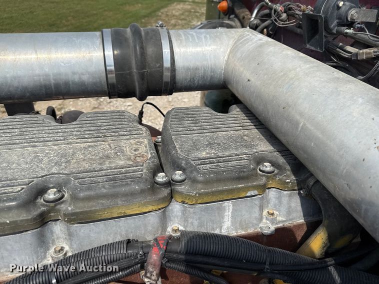 image for item DY8116 2000 Peterbilt 379 semi truck