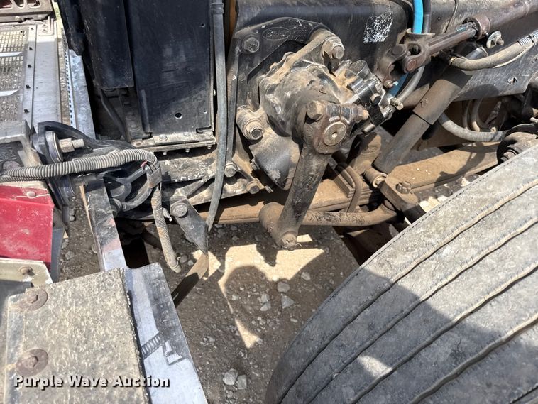 image for item DY8116 2000 Peterbilt 379 semi truck