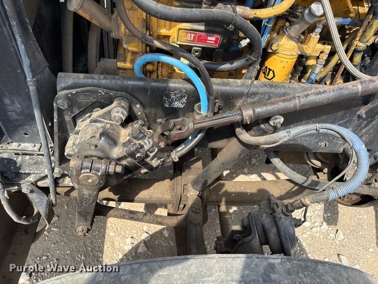 image for item DY8116 2000 Peterbilt 379 semi truck