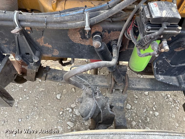 image for item DY8116 2000 Peterbilt 379 semi truck