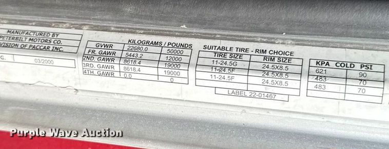 image for item DY8116 2000 Peterbilt 379 semi truck