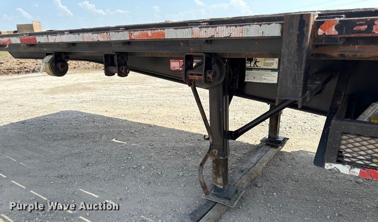image for item DY8187 1996 Fruehauf flatbed trailer