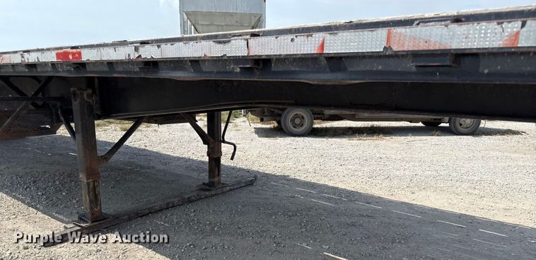 image for item DY8187 1996 Fruehauf flatbed trailer
