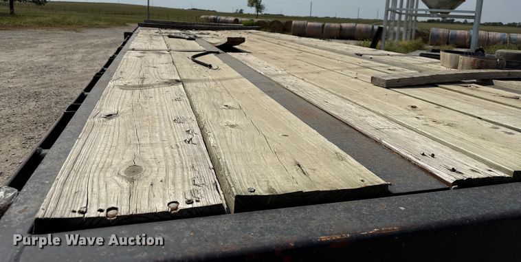 image for item DY8187 1996 Fruehauf flatbed trailer