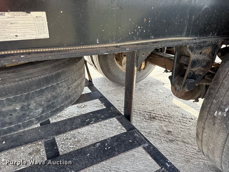 image for item DY8187 1996 Fruehauf flatbed trailer