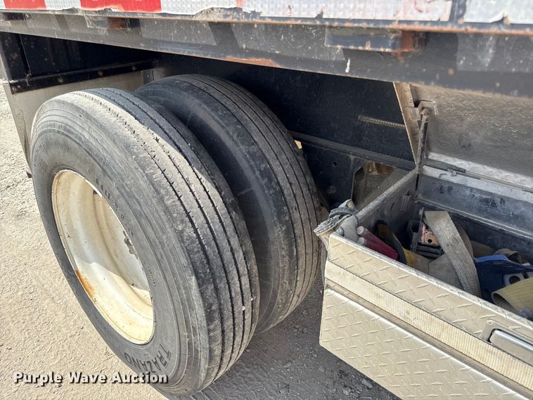 image for item DY8187 1996 Fruehauf flatbed trailer