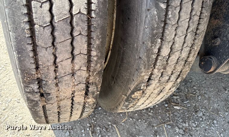 image for item DY8187 1996 Fruehauf flatbed trailer