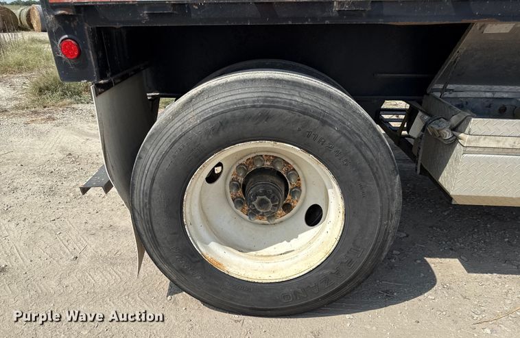 image for item DY8187 1996 Fruehauf flatbed trailer