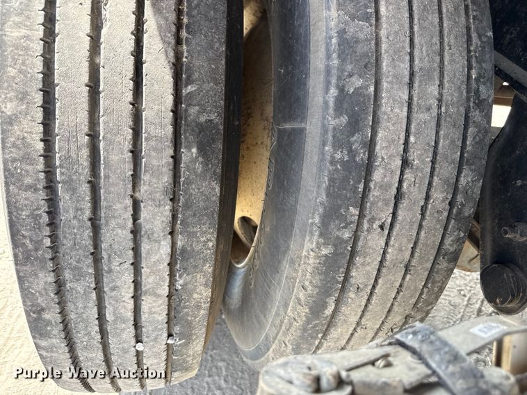 image for item DY8187 1996 Fruehauf flatbed trailer