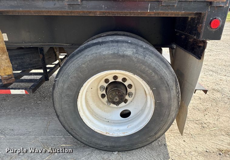 image for item DY8187 1996 Fruehauf flatbed trailer