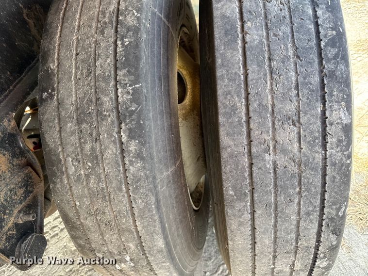 image for item DY8187 1996 Fruehauf flatbed trailer