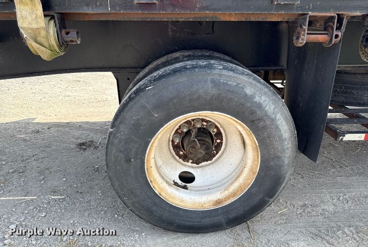 image for item DY8187 1996 Fruehauf flatbed trailer