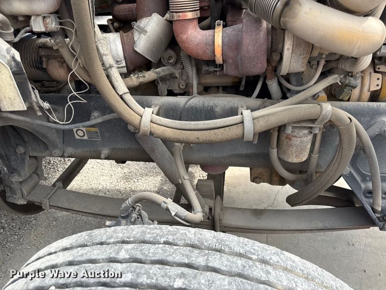 image for item DY8193 2007 Peterbilt 386 semi truck