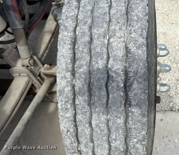 image for item DY8193 2007 Peterbilt 386 semi truck