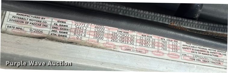 image for item DY8193 2007 Peterbilt 386 semi truck