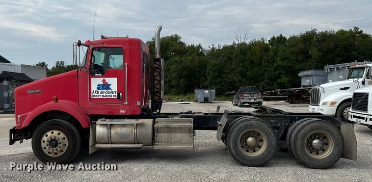 image for item DY8194 2007 Kenworth semi truck