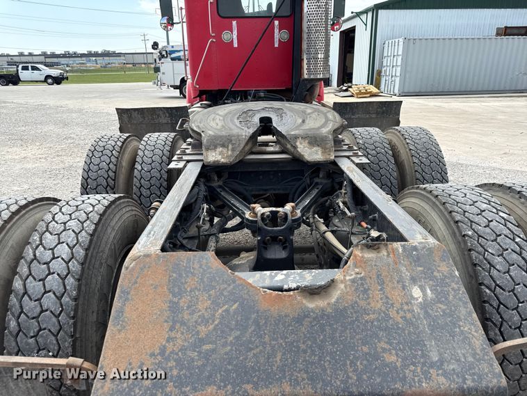 image for item DY8194 2007 Kenworth semi truck