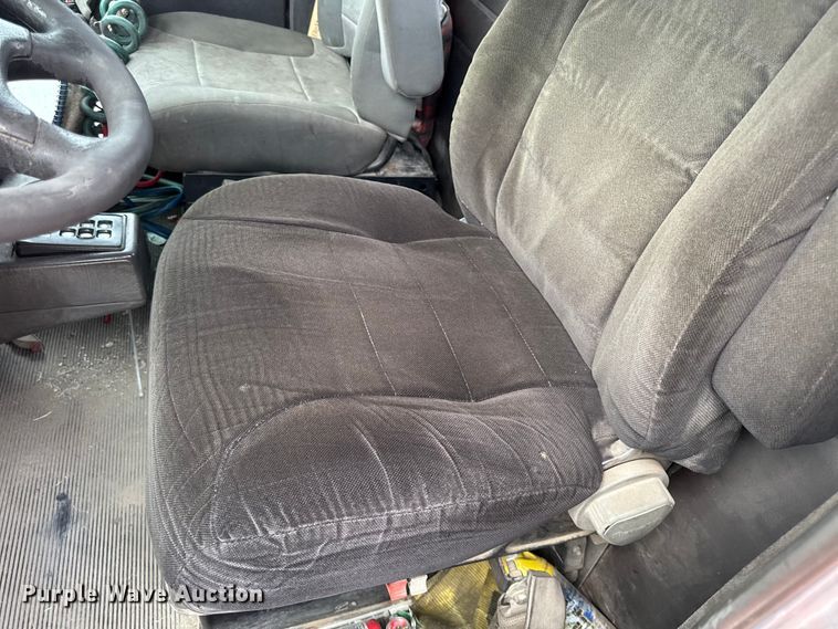 image for item DY8194 2007 Kenworth semi truck